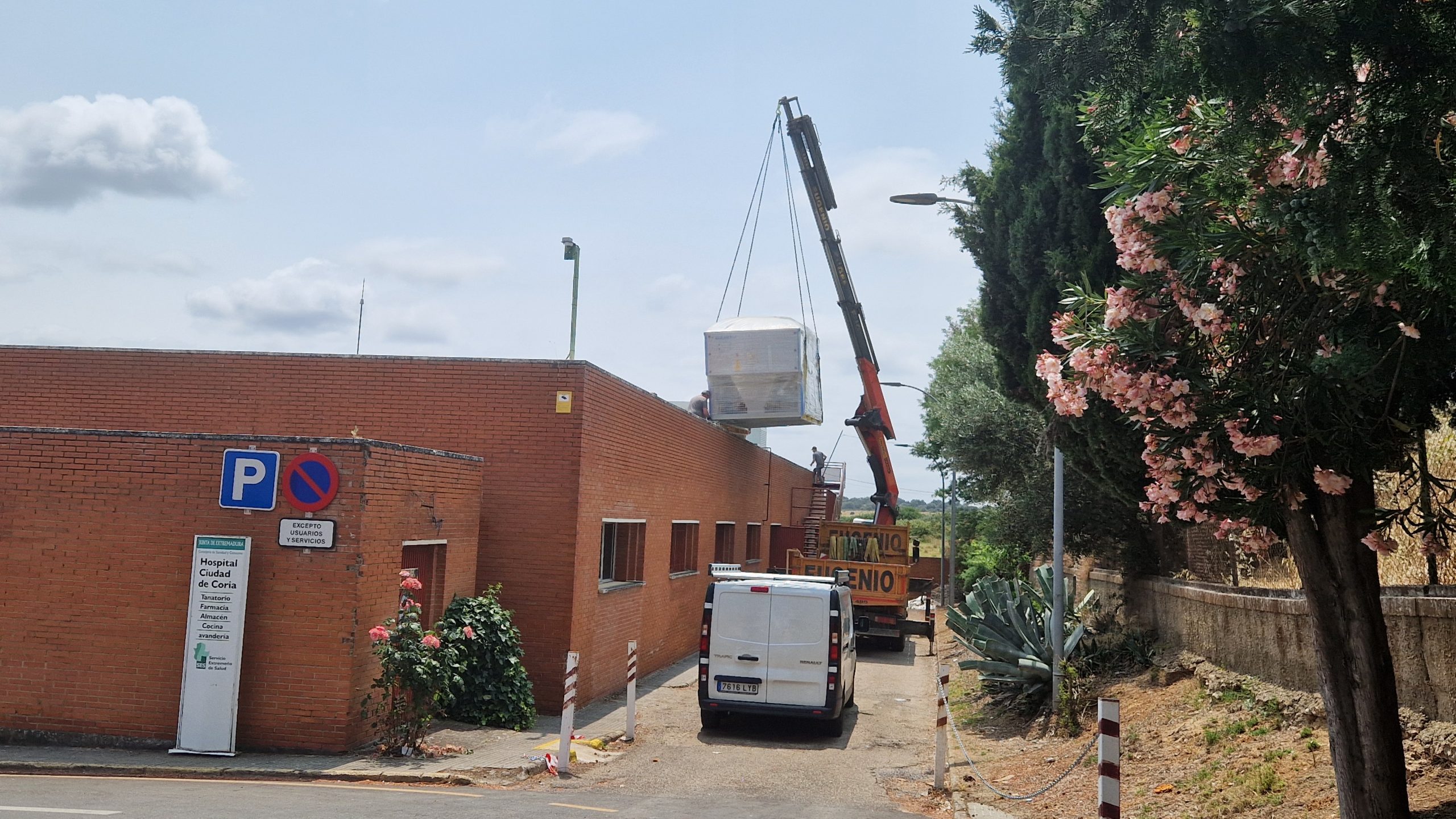 PUESTA EN FUNCIONAMIENTO DE LA NUEVA CLIMATIZADORA PARA LA LAVANDERÍA DEL HOSPITAL CIUDAD DE CORIA