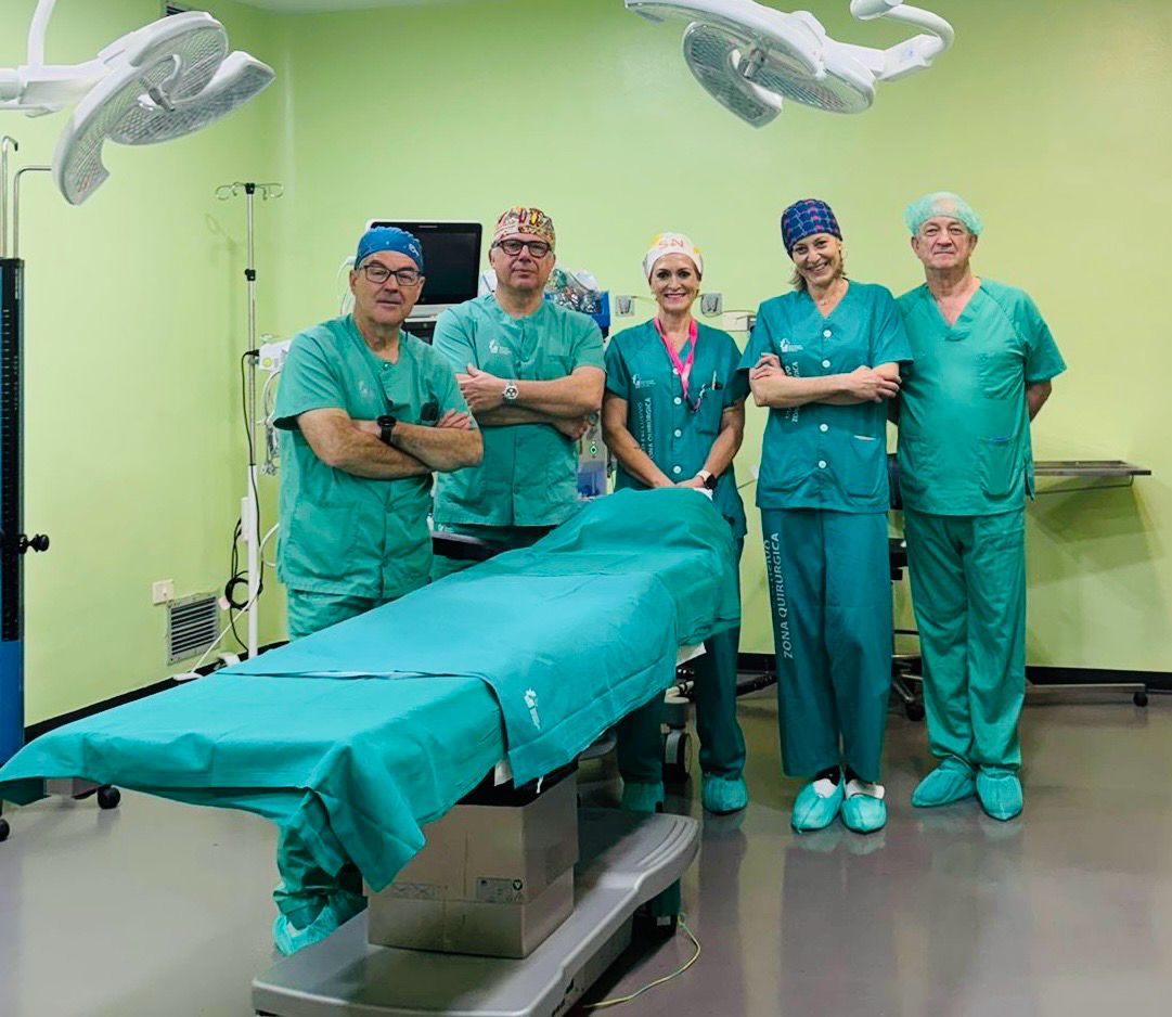 El Hospital Ciudad de Coria realiza por primera vez una cirugía innovadora contra el cáncer de útero.