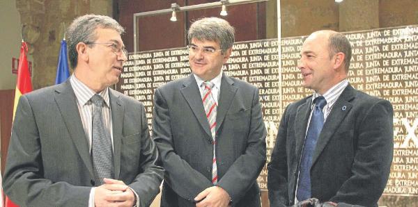 Presentaron el protocolo Antonio Tejero, por Educación, Ceciliano Franco, por Sanidad, y Luís González, por la Federación de Diabéticos.