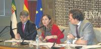 La consejera, acompa�ada por Ceciliano Franco--a la izquierda en la foto-- y Juan Carlos Camp�n.