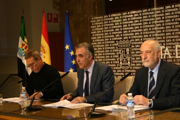 Desde la izquierda, Santiago Pérez, Fco. Javier Fernández Perianes y Albino Navarro Izquierdo