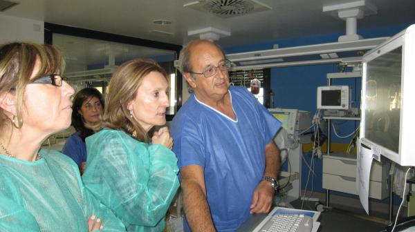 La consejera, durante la visita que realizó al Hospital Infanta Cristina