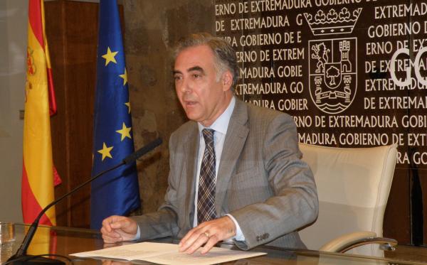 Fernández Perianes, durante la rueda de prensa en la que anunció su dimisión