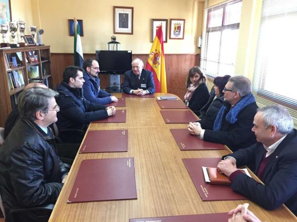 Los directivos del SES se reunieron con responsables de Cruz Roja, el director e internos del centro penitenciario de Badajoz