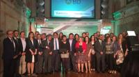 Todos los premiados posaron junto con los organizadores y autoridades