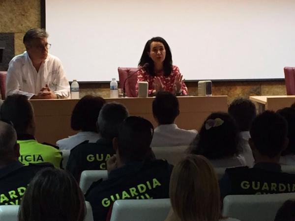La conferencia de la presidenta de la Audiencia Provincial de Cáceres, María Félix Tena, suscitó un rico debate