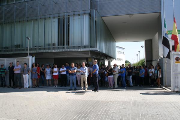 Profesionales del SES concentrados en las puertas de los servicios centrales en Mérida