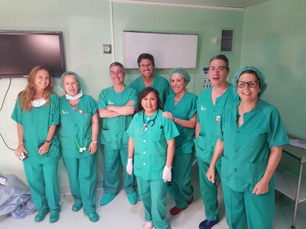 Equipo de profesionales de los hospitales de León y Plasencia que participaron en la intervención