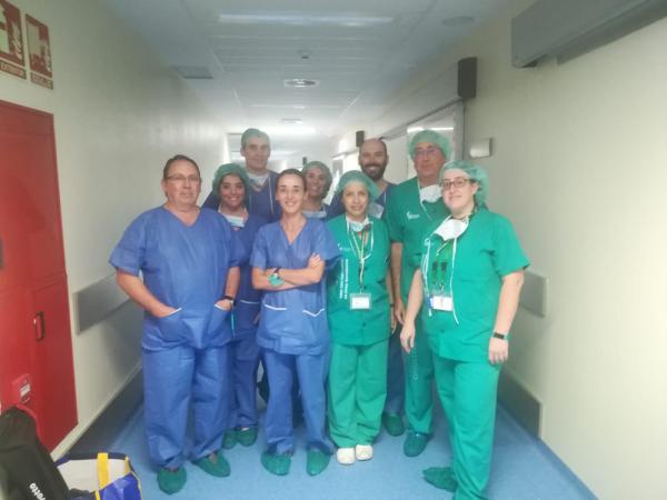 Grupo de cirujanos que participaron en la jornada