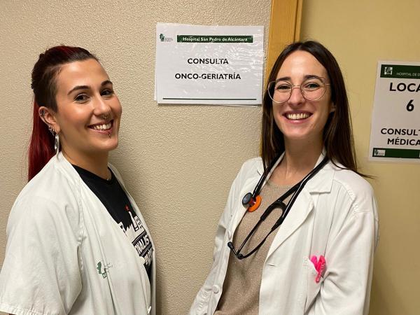 Equipo mdico de oncogeriatra: enfermera Jara Escribano Latorre y doctora Alejandra Cespedes Diego.